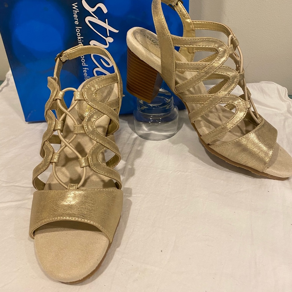 Easy street soft gold sandals 8 1/2 m
